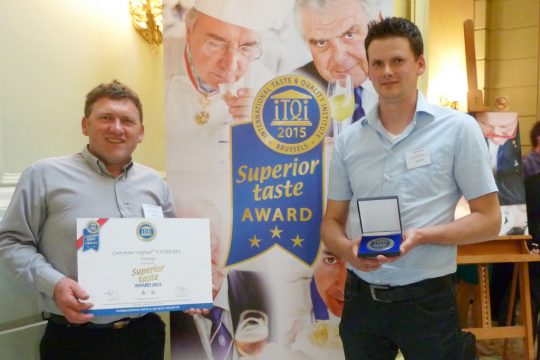 Zwei Sterne für die Fairebel-Vollmilch bei den Superior Taste Awards