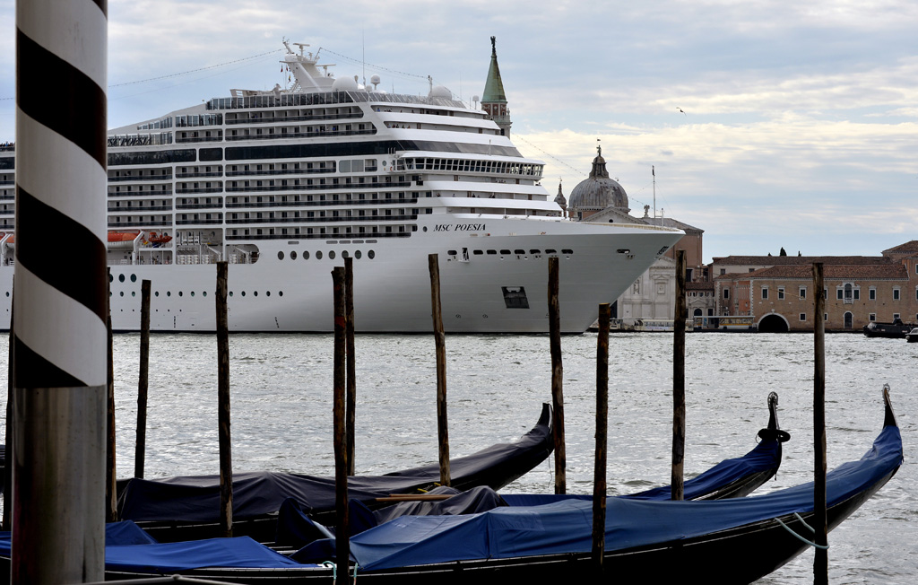 Kreuzfahrtriese in der Lagune von Venedig (Archivbild: Andreas Solaro/AFP)