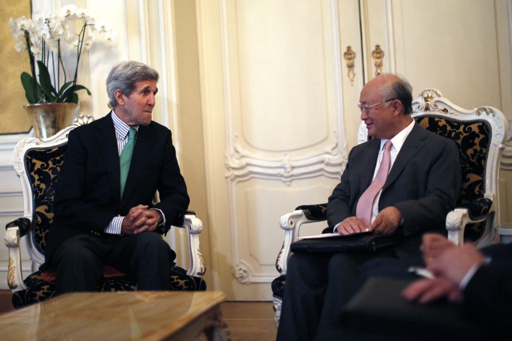 US-Außenminister John Kerry mit IAEA-Chef Yukiya Amano in Wien