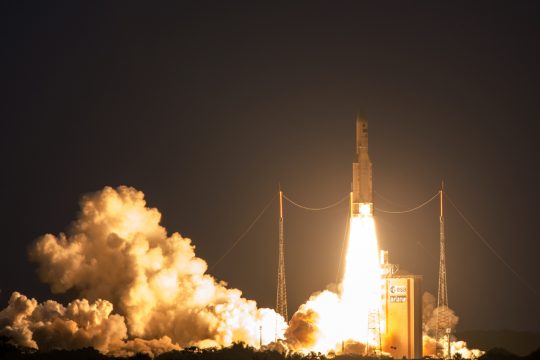 Start der Ariane-5-Rakete in Kourou in Französisch-Guyana