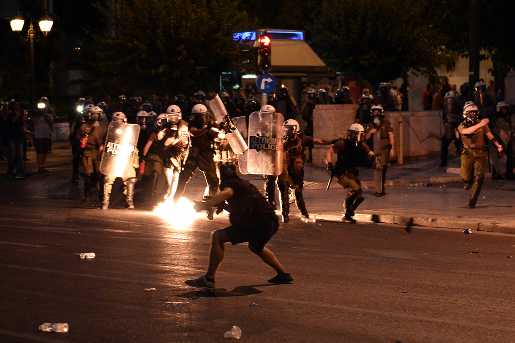 Demonstration in Athen artet aus