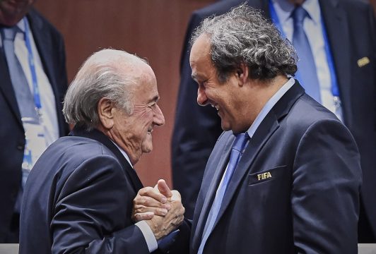 Sepp Blatter und Michel Platini (r.) beim FIFA-Kongress Ende Mai 2015