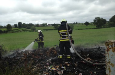 Vermeintlicher Hausbrand in Kettenis entpuppt sich als Heckenfeuer