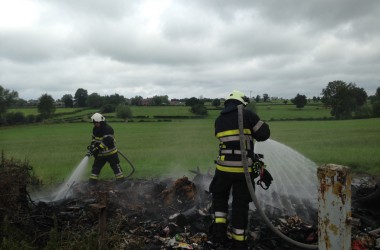 Vermeintlicher Hausbrand in Kettenis entpuppt sich als Heckenfeuer