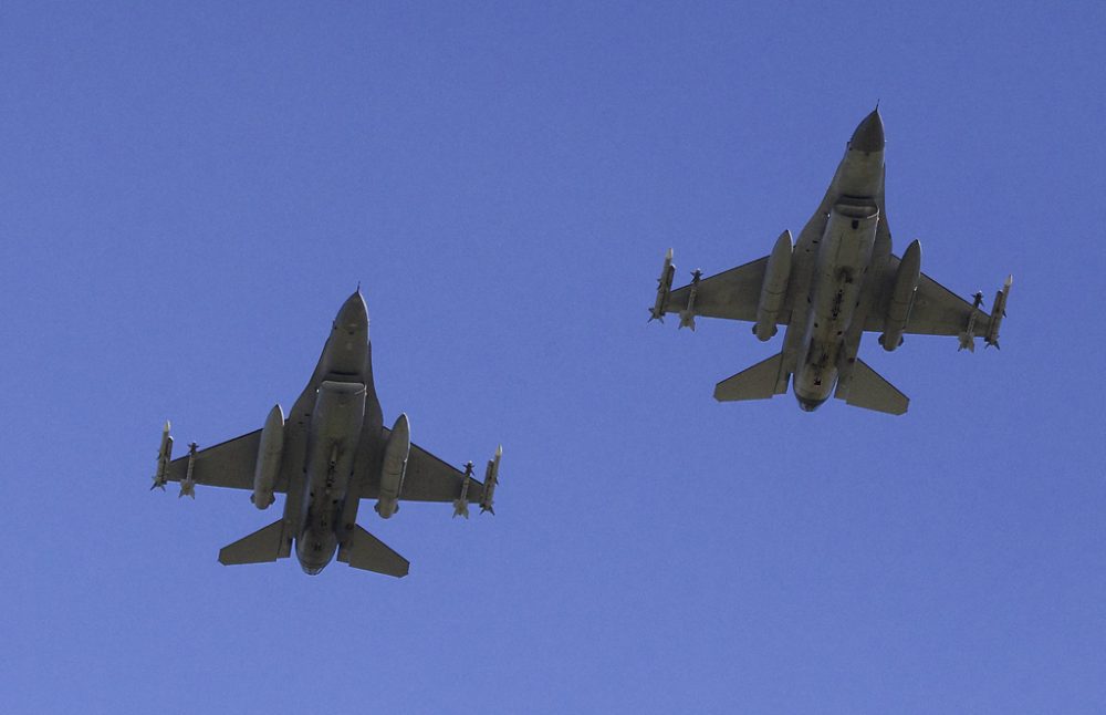 Zwei belgische F-16-Maschinen