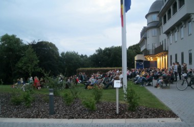 "Hin und weg": Open-Air-Kinovorführung am Parlament der DG