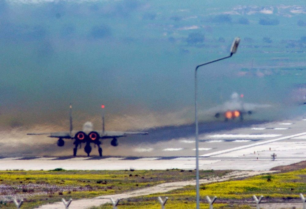 Zwei F16-Kampfjets des US-Militärs auf dem Stützpunkt Incirlik (2003)