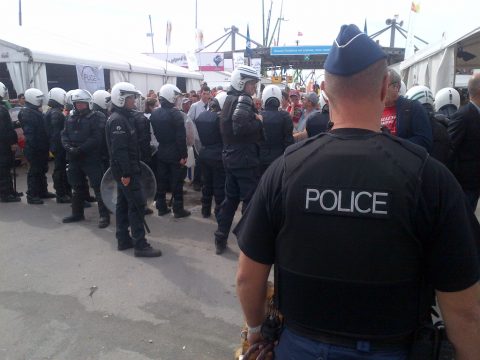 Lautstarke Proteste der Milchbauern zur Eröffnung der Landwirtschaftsmesse von Libramont