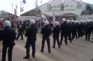 Lautstarke Proteste der Milchbauern zur Eröffnung der Landwirtschaftsmesse von Libramont