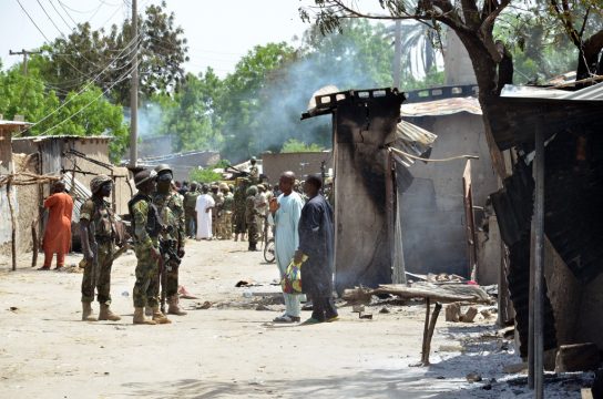 Soldaten am 3.7. nach einem Anschlag in Zabarmari in der Nähe der Islamistenhochburg Maiduguri