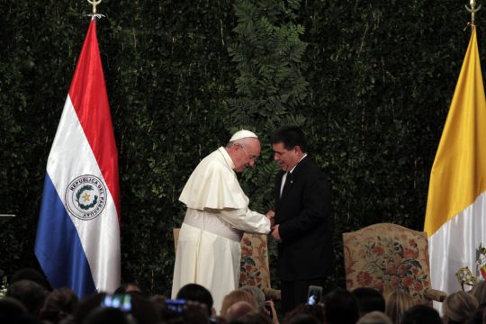 Papst Franziskus und Paraguays Präsident Horacio Cartes