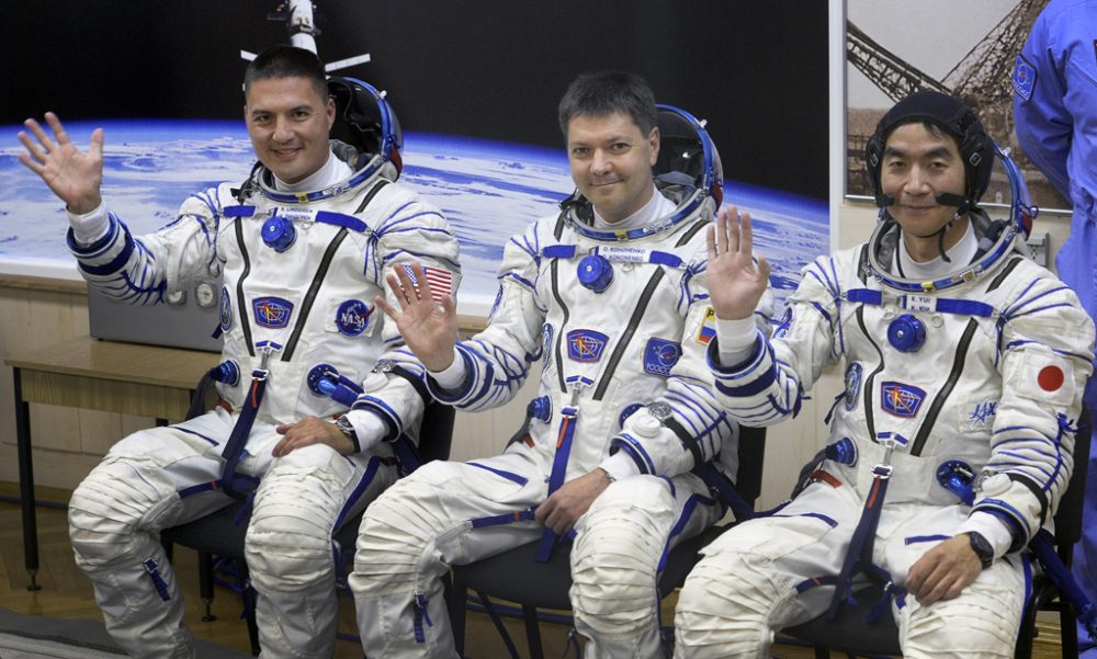 Kjell Lindgren, Oleg Kononenko und Kimiya Yui vor dem Start ins All