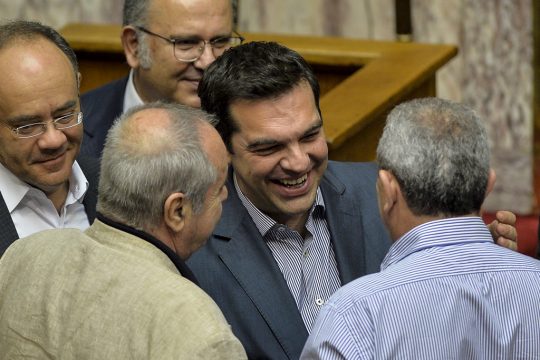 Koalitionsmitglieder gratulieren Alexis Tsipras
