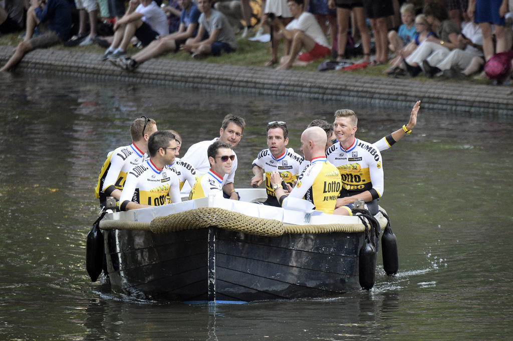 Fahrer des Teams LottoNL-Jumbo bei der Bootsfahrt zur Vorstellung der Tour-de-France-Teams in Utrecht