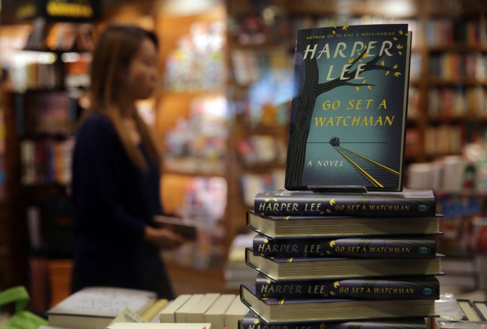 "Go Set a Watchman" (Gehe hin, stelle einen Wächter) in einem Buchladen in Hong Kong (14. Juli)