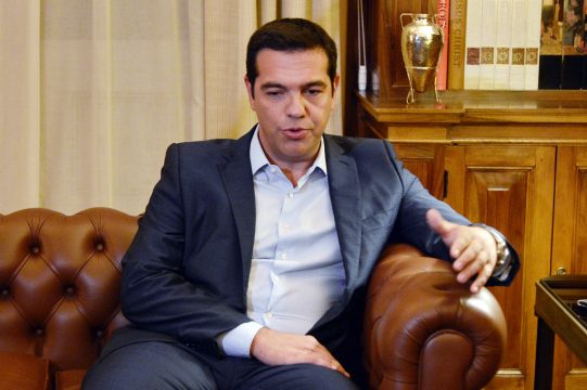 Der griechische Ministerpräsident Alexis Tsipras gibt seinen Rücktritt bekannt