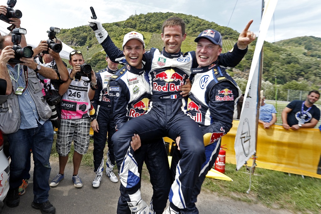 Dreifachsieg für Volkswagen bei der Rallye Deutschland: Seb Ogier gewinnt vor Jari-Matti Latvala (rechts) und Andreas Mikkelsen