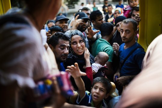 Flüchtlinge auf dem Bahnhof Gevgelija an der mazedonisch-griechischen Grenze (4. August)