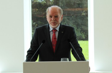Heinz Jussen erhält den Europäischen Sozialpreis 2015