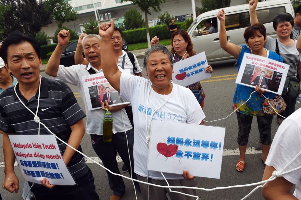 Angehörige chinesischer MH370-Passagiere protestieren in Peking
