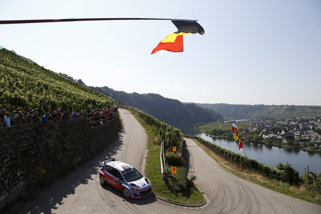 Rallye Deutschland - Tag eins: Thierry Neuville/Nicolas Gilsoul im Hyundai i20 WRC