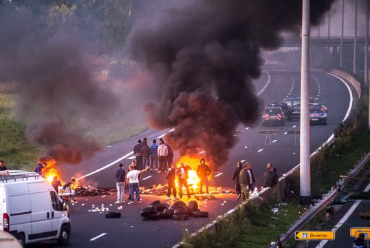 Blockade auf der A1 nach Schießerei in Sinti- und Roma-Camp