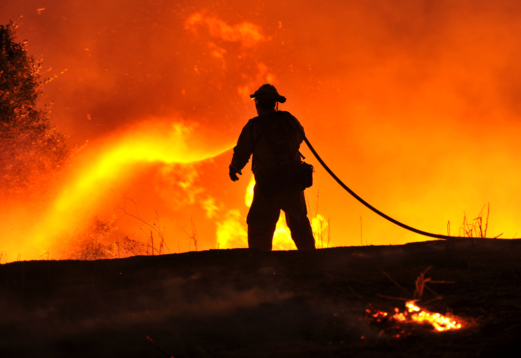 Feuerwehr kämpft gegen Waldbrände in Kalifornien