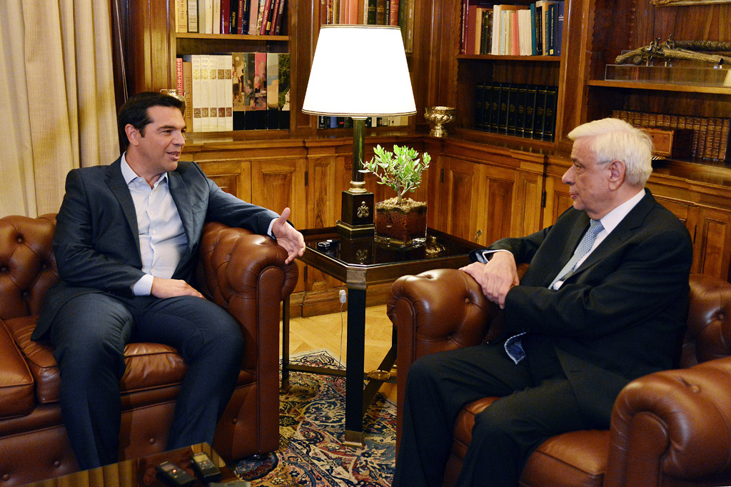Alexis Tsipras erklärt bei Prokopis Pavlopoulos seinen Rücktritt