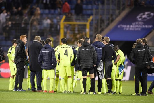 Spieler von AA Gent nach der Niederlage gegen Zenit St. Petersburg