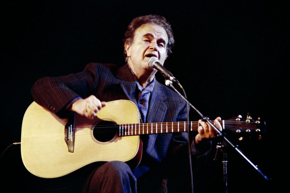 Guy Béart bei einem Konzert in Paris (Dezember 1988)