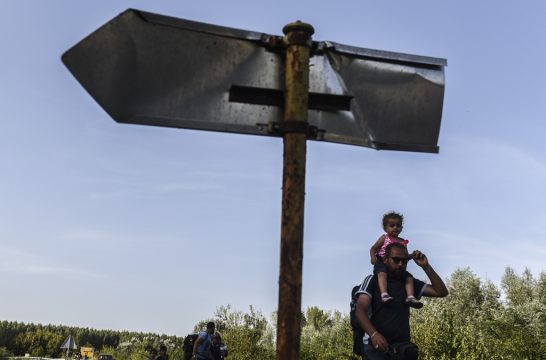 Flüchtlinge am serbisch-kroatischen Grenzübergang in der Nähe der Stadt Bezdan