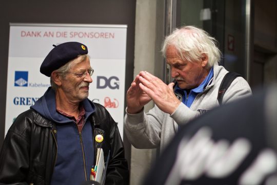 Regisseur und Kameramann Bernd Mosblech (rechts)