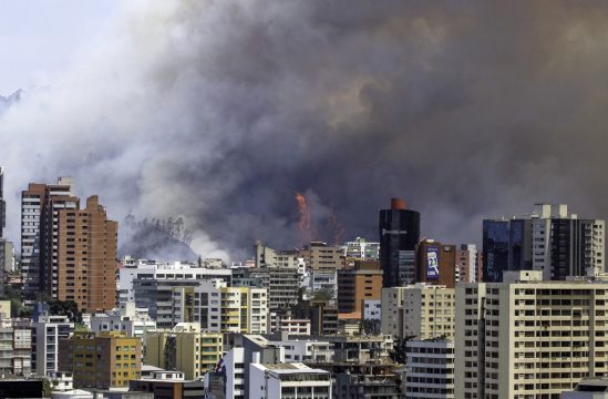Waldbrände in Ecuador: Dichte Rauchschwaden über Quito