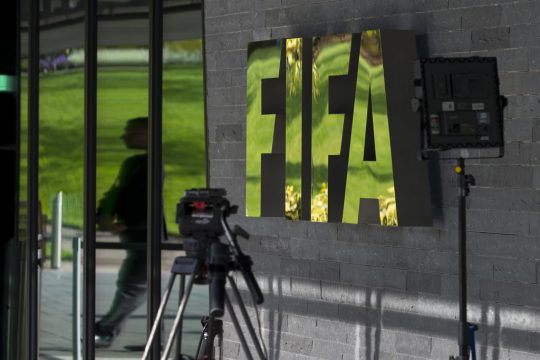 Vor dem Sitz der FIFA in Zürich