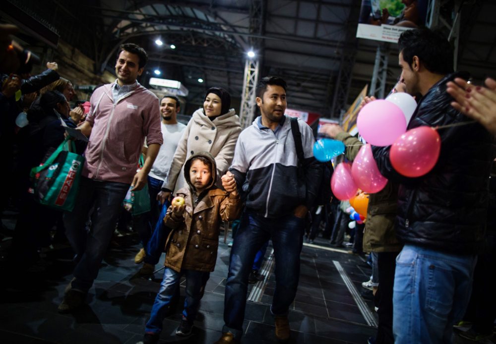 Ankunft in Frankfurt am Main: Flüchtlinge werden von den Einwohnern begrüßt
