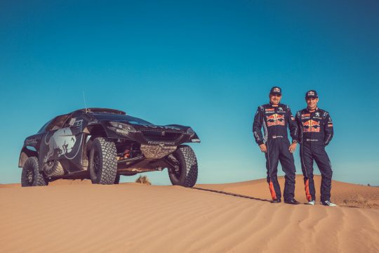 Sébastien Loeb (r.) und Daniel Elena treten für Peugeot bei der Rallye Dakar 2016 an