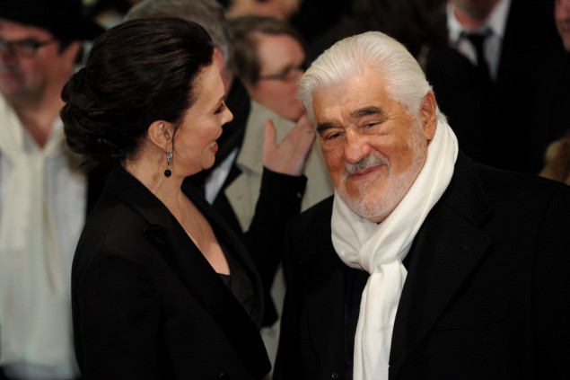 Mario Adorf mit Iris Berben auf dem Internationalen Filmfestival Berlin (Februar 2011)
