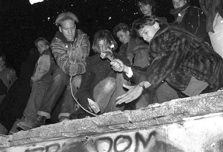 In der Nacht vom 9. auf den 10. November 1989: Fall der Berliner Mauer (Archivbild: EPA)