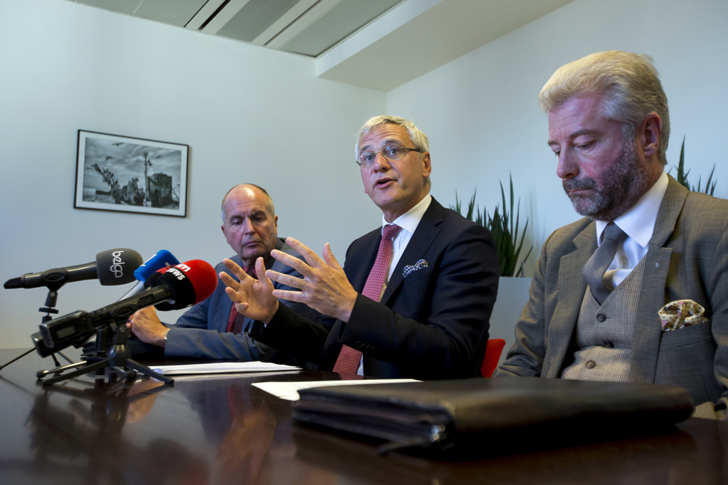 Luc Bontemps (Febiac), Minister Kris Peeters und D'Ieteren-Chef Denis Gorteman