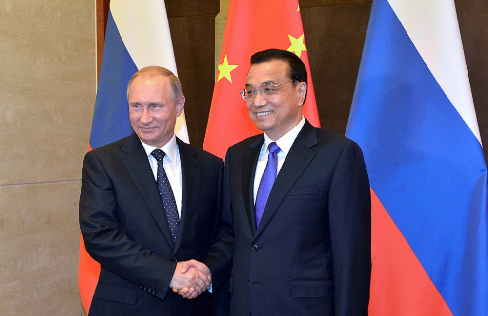 Russlands Präsident Wladimir Putin mit dem chinesischen Regierungschef Li Keqiang in Peking (2.9.)