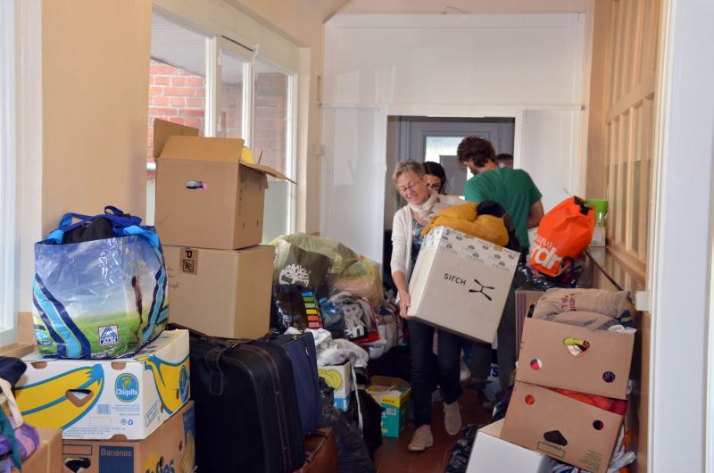 Spendenbereitschaft für Flüchtlinge in Elsenborn ist groß - in Bütgenbach stapeln sich die Kisten