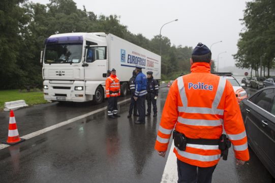 Erste Polizeiaktionen gegen Menschenschmuggel auf E40 zwischen Thimister-Clermont und Eupen