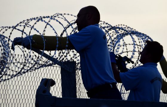 Am Montag wurde die letzte Lücke der Absperrung an der Grenze zu Serbien geschlossen
