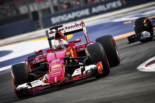 Sebastian Vettel holt sich die Singapur-Pole
