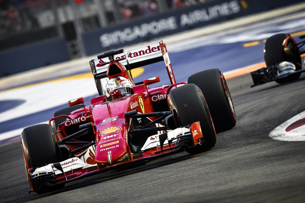Sebastian Vettel holt sich die Singapur-Pole