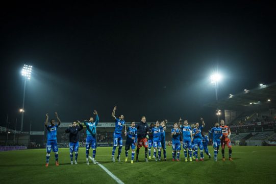 Die Spieler von AA Gent freuen sich über den 2:0 Auswärtssieg in Löwen