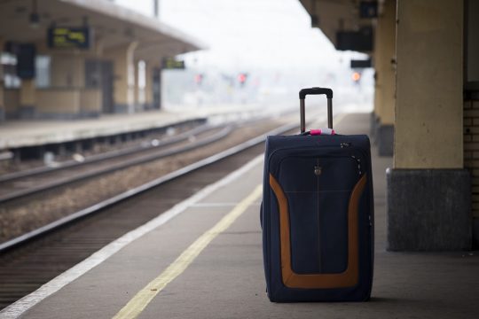 Illustrationsbild Leerer Bahnsteig