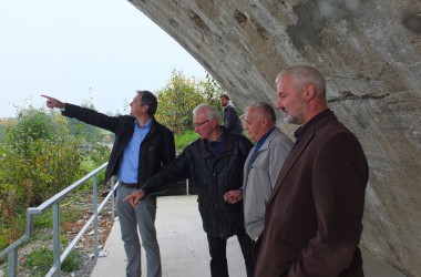 Hingucker: Neuer Dorfplatz und Viadukt mit Aussichtspunkt in Born