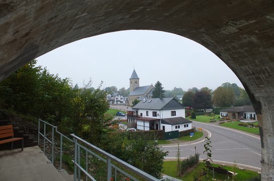 Hingucker: Neuer Dorfplatz und Viadukt mit Aussichtspunkt in Born