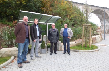 Hingucker: Neuer Dorfplatz und Viadukt mit Aussichtspunkt in Born